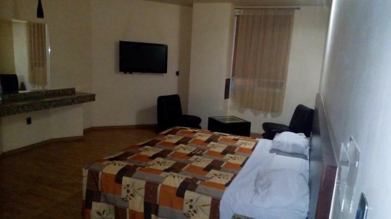 Motel Paraiso Suites Querétaro Kültér fotó