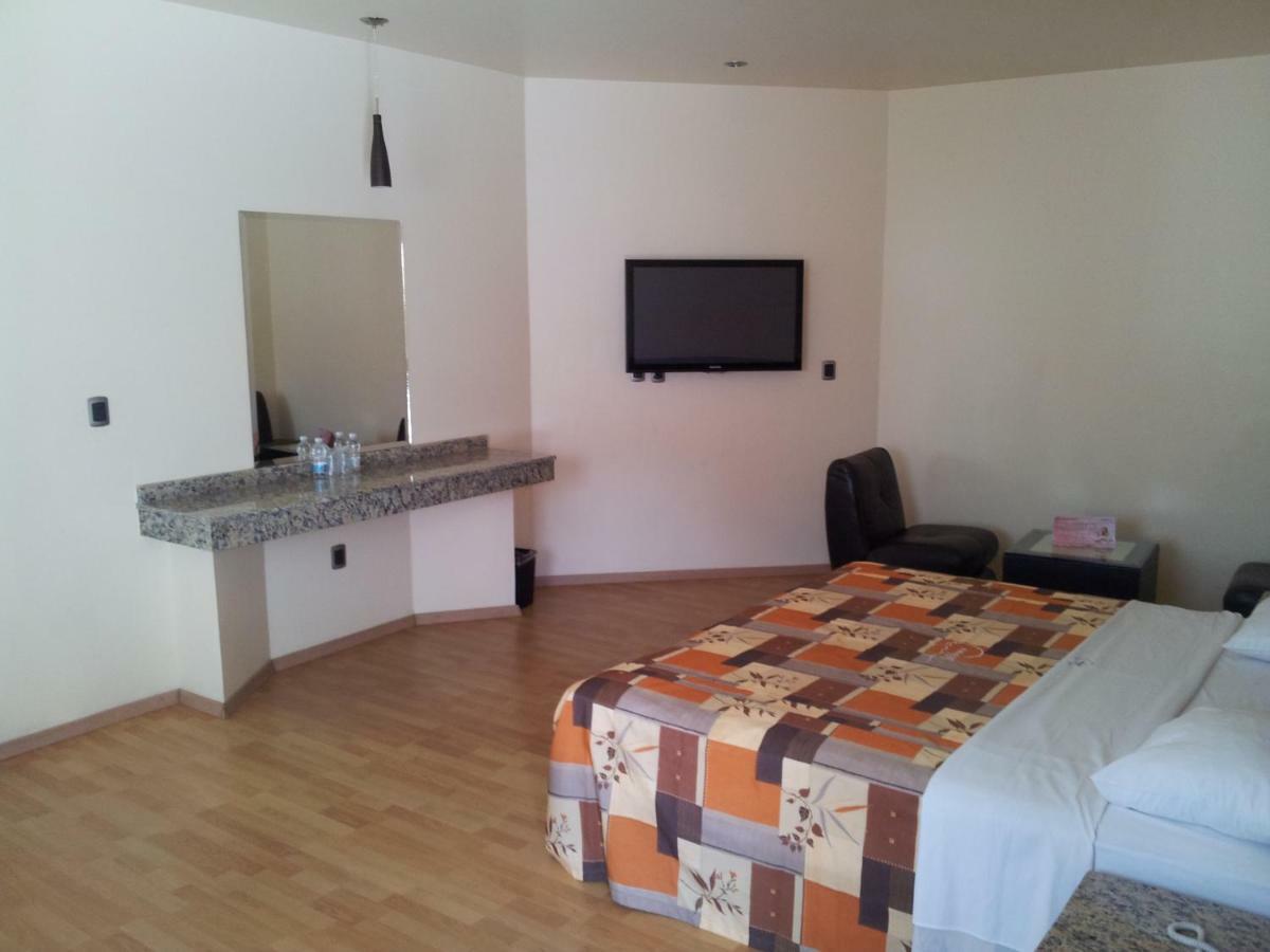 Motel Paraiso Suites Querétaro Kültér fotó